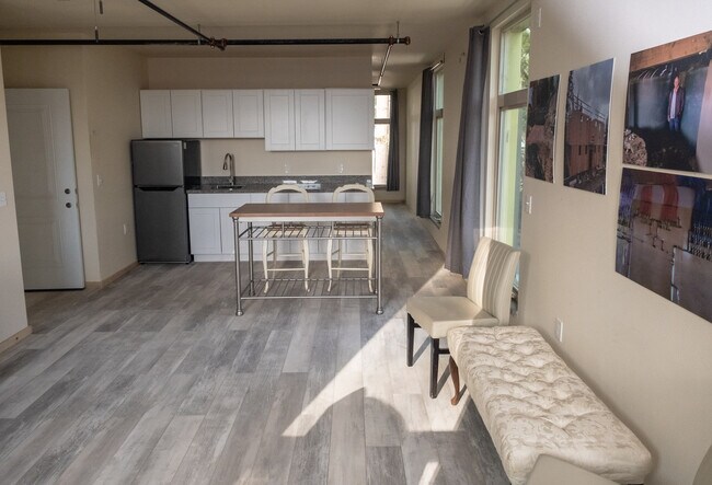 Foto del edificio - 16111 E Burnside St