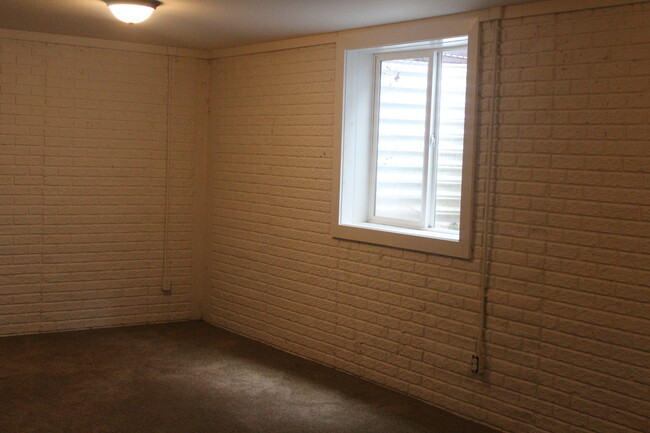 Building Photo - 906 Abby Ct