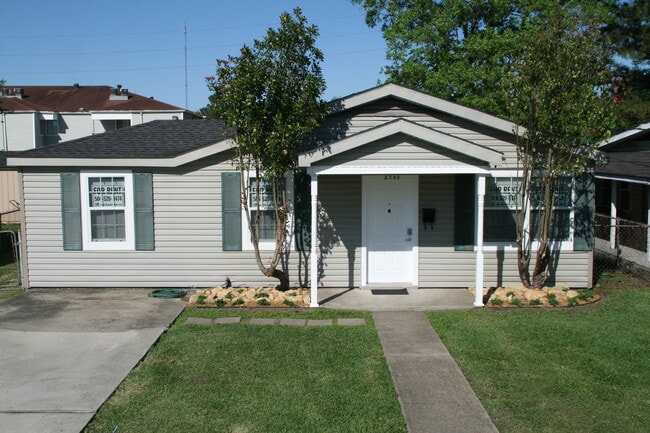 Building Photo - 2705 Rose Dr
