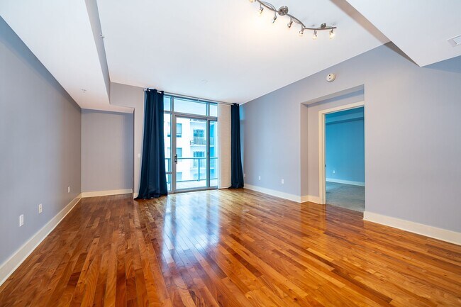 Foto del edificio - Beautiful 1BR/2BA Luxury High-Rise Condo in Downtown Orlando - Star Tower!