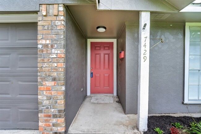 Building Photo - 7429 Elbridge Ln