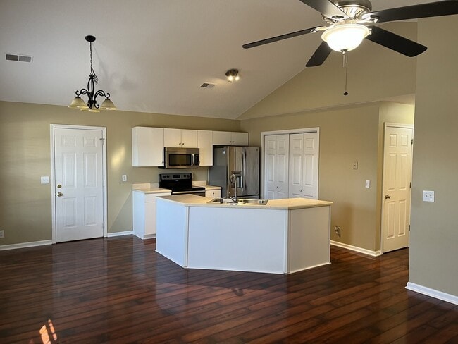 Building Photo - 5070 Boyd Dr