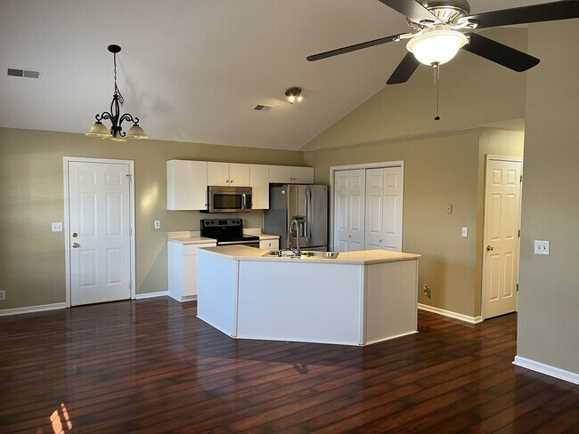 Foto del edificio - 5070 Boyd Dr