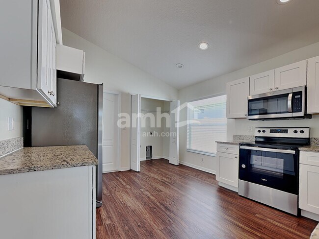 Building Photo - 30734 Midtown Ct