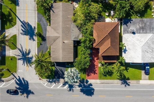 Building Photo - 818 N 12th Ave