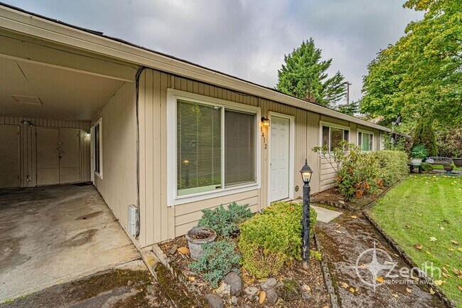 Building Photo - 8412 SE Meadow Ln