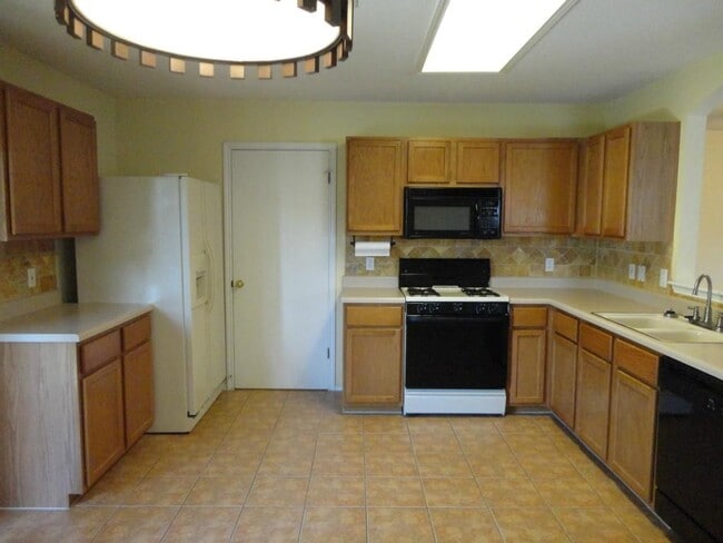 Building Photo - 17418 Dashwood Creek Dr