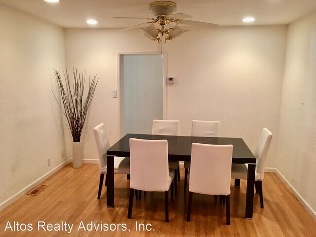 Foto del edificio - 3 br, 2 bath House - 4893 Clarendon Drive