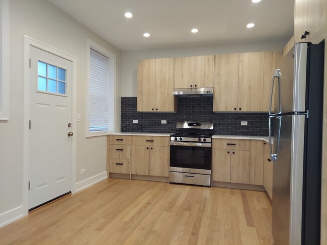 Building Photo - 2257 W Argyle St