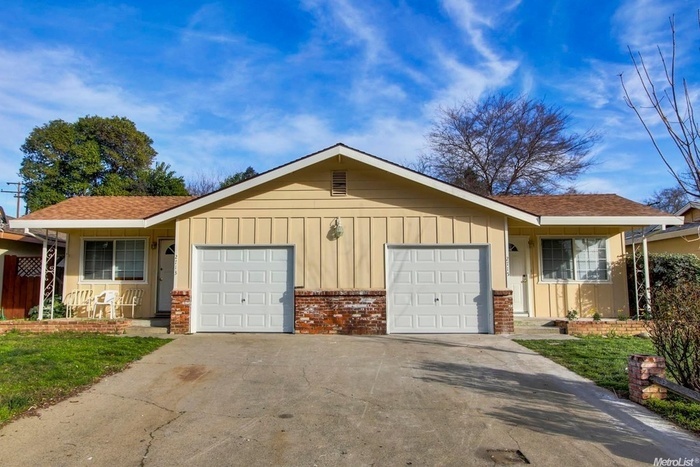 Primary Photo - Beautiful 3 Bedroom duplex