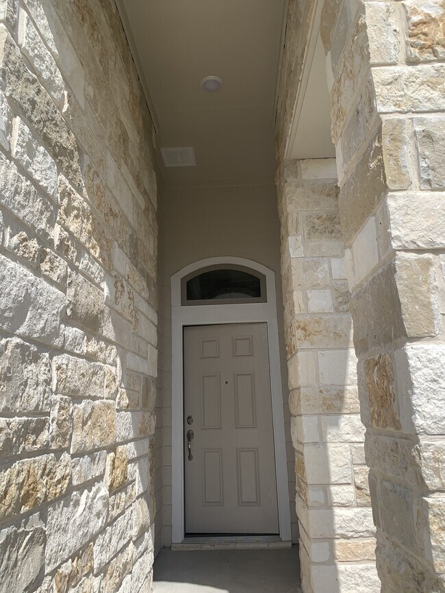 Foto del edificio - 608 Ripplewood Dr