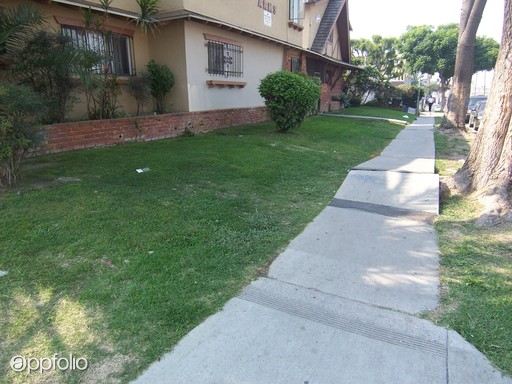 Building Photo - 1060 W 117th St
