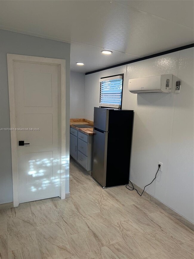 Foto del edificio - 3800 NW 197th St