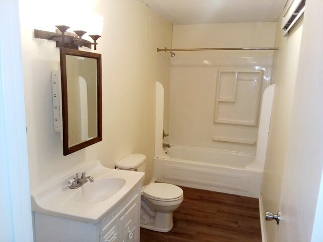 Building Photo - 434 Madison St