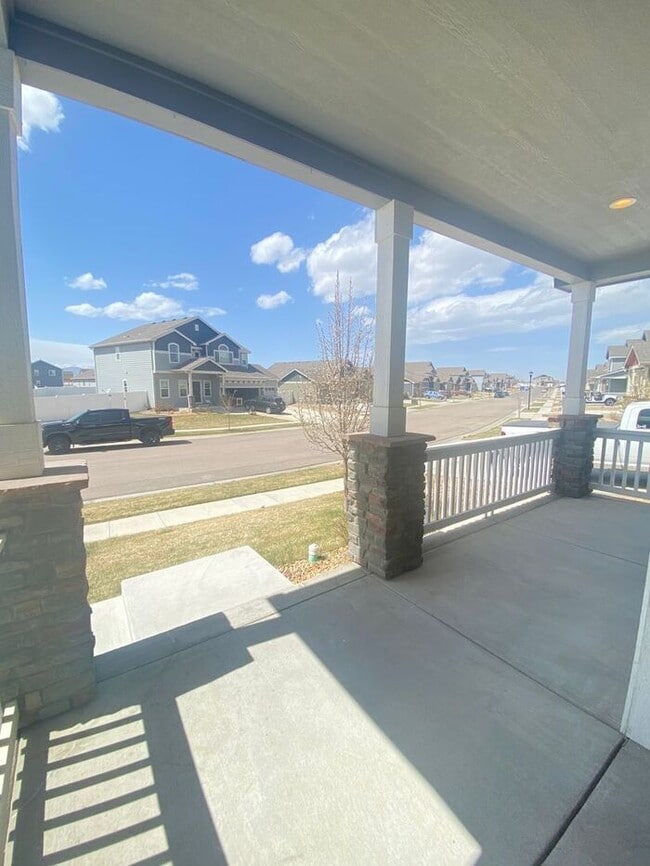 Building Photo - Like New, 4 Bedroom Home in Berthoud, Minu...