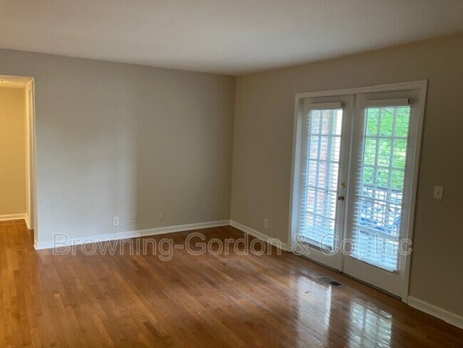 Building Photo - 5025 Hillsboro Pike