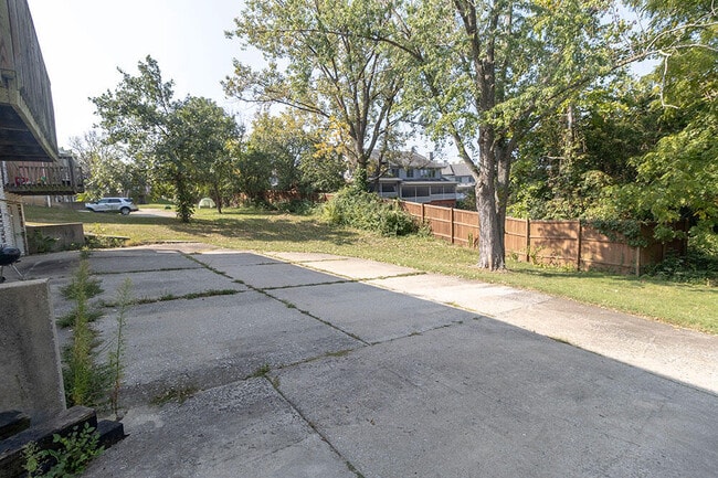 Building Photo - 3305 Belle Meade Dr