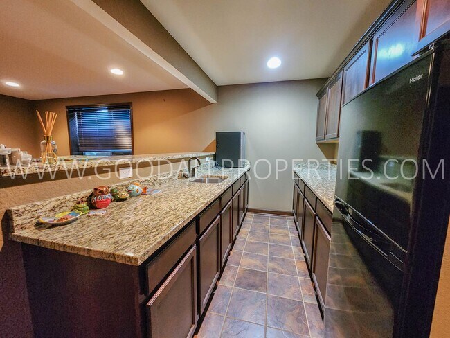 Foto del edificio - 3 Bedroom Detatched Townhome in Wes Des Mo...