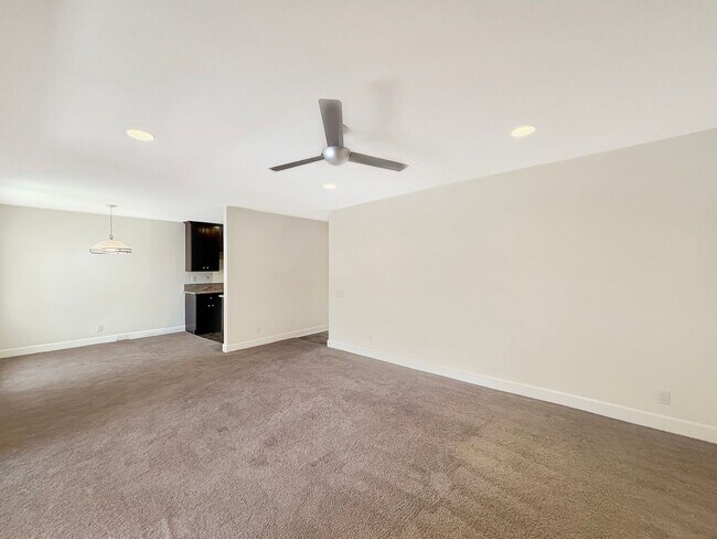 Foto del edificio - Upgraded 1B/1BA Condo in La Jolla W/ Parki...