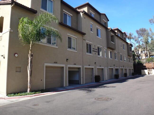 Foto del edificio - Newer 2 Bedroom, 2 Bath Townhouse with Garage