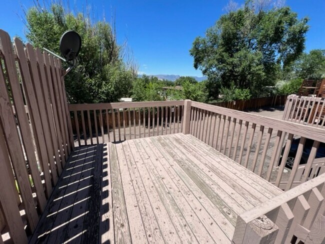 Building Photo - 2 Bedroom Townhouse Located in Northeast Colorado Springs!