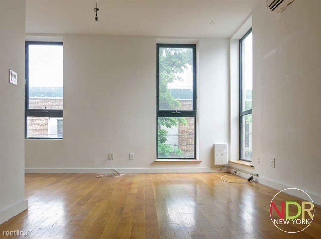 Primary Photo - 557 Lafayette Ave