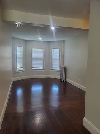 Building Photo - 5 Derby St