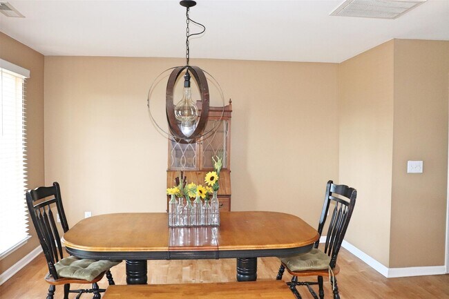 Building Photo - 4017 Cadence Dr