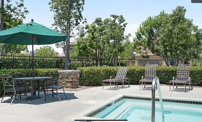 Foto del edificio - 1317 Corte Alemano