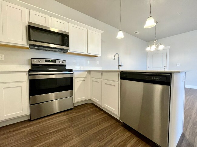 Building Photo - 673 N 380 W