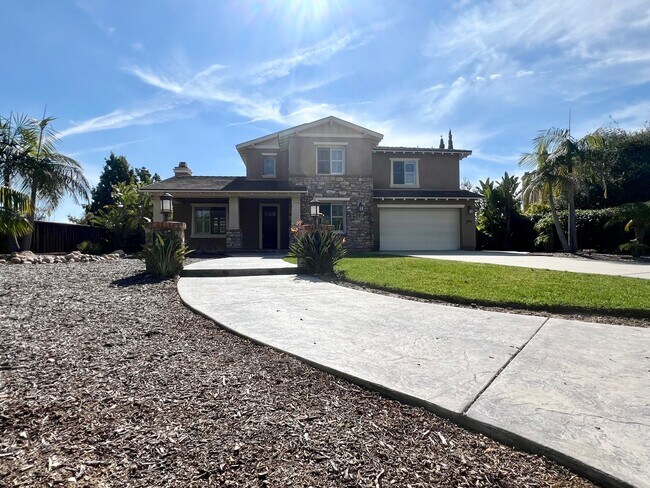 Building Photo - Stunning 6B/4.5BA house w/ pool and 4 Car ...