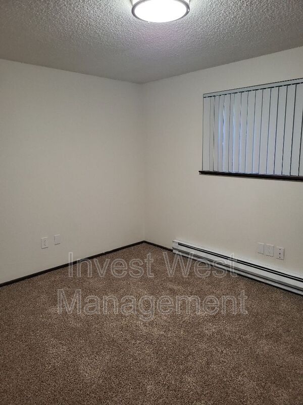 Foto del edificio - 3408 E 18th St