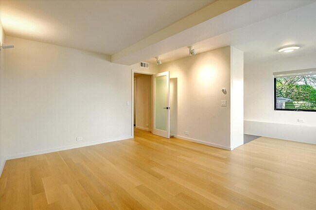 Building Photo - 16 Laidley St