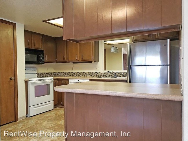 Building Photo - 2 br, 1.5 bath House - 877 N Gossett Place