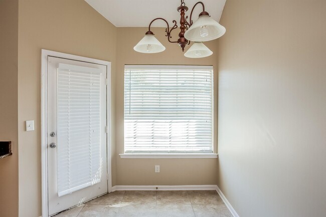 Foto del edificio - 7077 Millers Glen Way