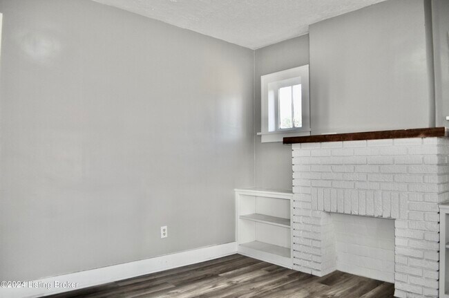 Foto del edificio - 221 W Woodlawn Ave