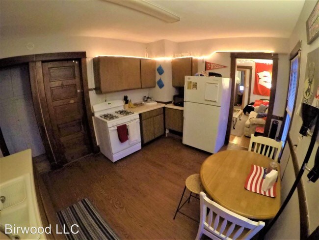 Building Photo - 7 br, 2 bath Apartment - 535 W. Mifflin St.