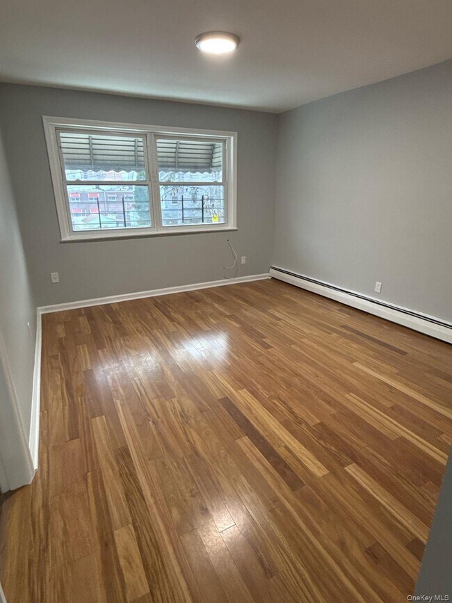 Foto del edificio - 841 E 216th St