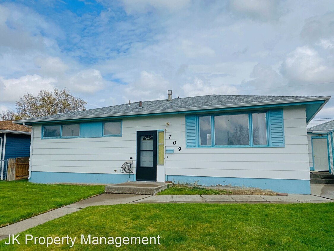 3 br, 1.5 bath House 709 26th Ave NE House Rental in Great Falls