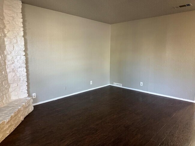 Foto del edificio - 903 Taulbee Ln