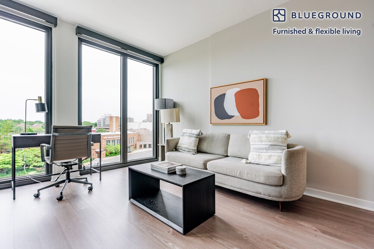 Foto principal - 3275 Washington Blvd