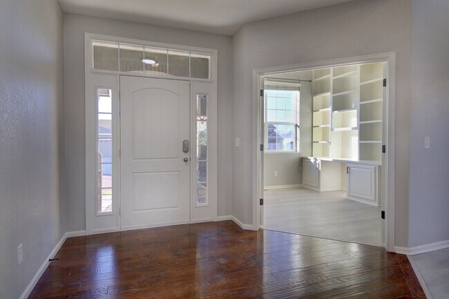 Foto del edificio - Stunning 6 Bedroom Home in Northgate w/ Al...