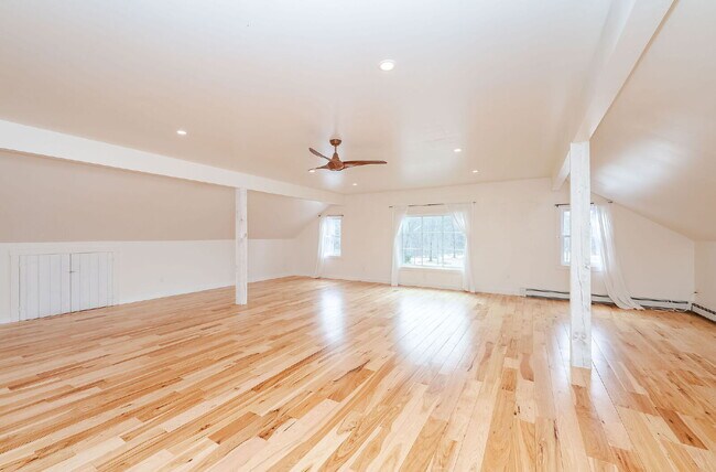Foto del edificio - Hilltop Sanctuary Living | Open-Concept 2BR Loft-Style Home | Utilities Included | Barrington, NH
