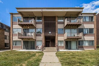 Building Photo - 1327 Wilmot St