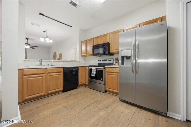 Foto del edificio - 446 Scrub Jay Dr