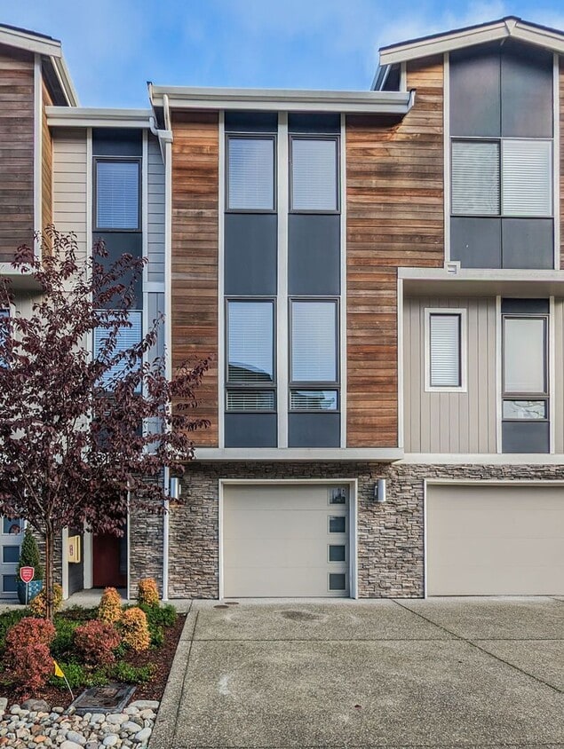 **Move-In Special** Fully upgraded 3 bed 2... - **Move-In Special** Fully upgraded 3 bed 2...