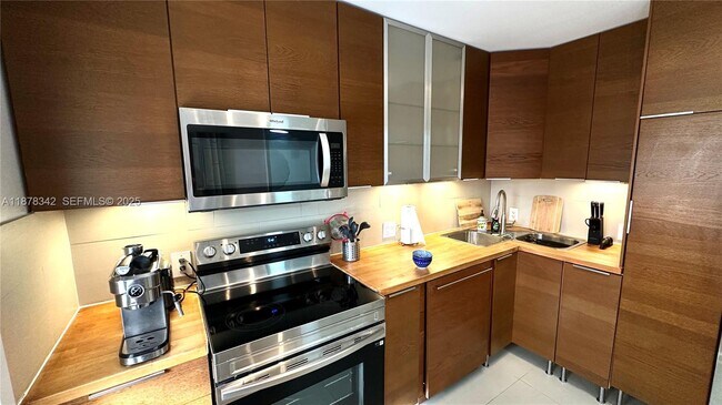 Building Photo - 2651 S Course Dr