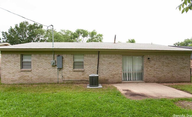Building Photo - 424 Wicker Ln