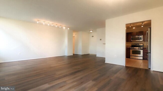 Foto del edificio - 3001 Veazey Terrace NW