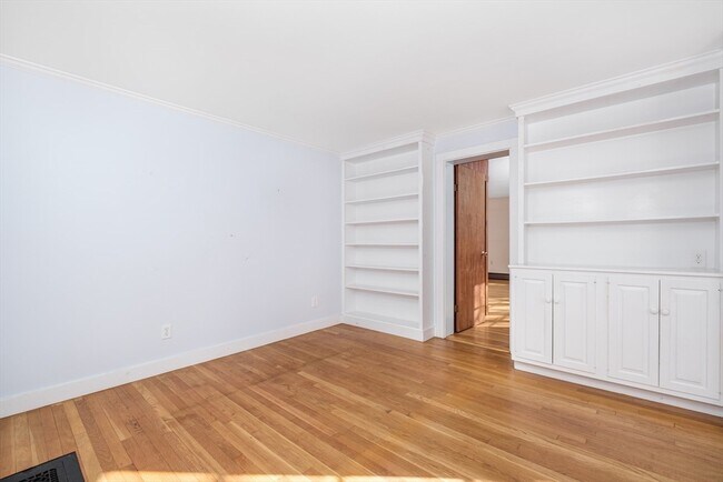 Foto del edificio - 445 Glen Rd